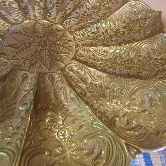 Vintage Large Solid Brass Etched Floral Scalloped Edge Pedestal Bowl - Picture 4 of 9